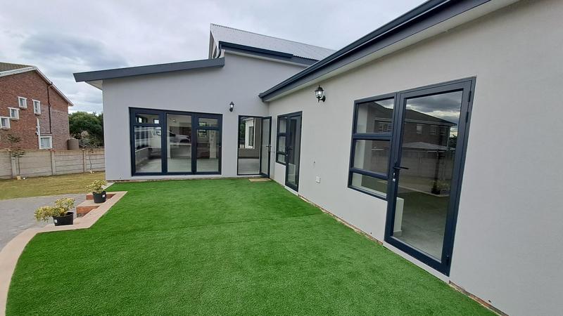 4 Bedroom Property for Sale in Stilbaai Wes Western Cape